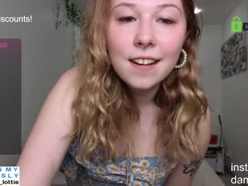 girl
        lottie_shine cam image #4127153
