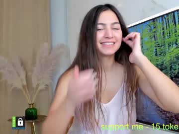 girl
        mila_hi cam image #895876