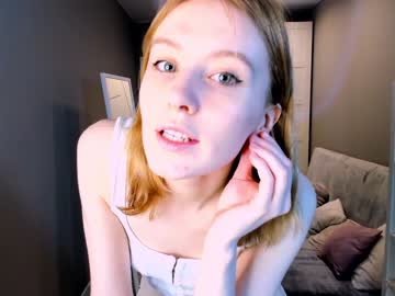 girl
        silver_gin cam image #3995491