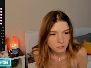 girl
        redhead_kitty_ cam image #2431845