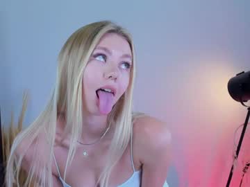 girl
        cassie_palmer cam image #4755606