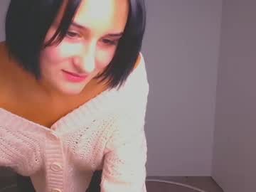 girl
        pokahontas_kiss cam image #5361604