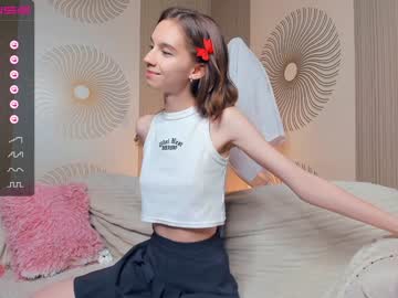 girl
        happiness_call cam image #1992340