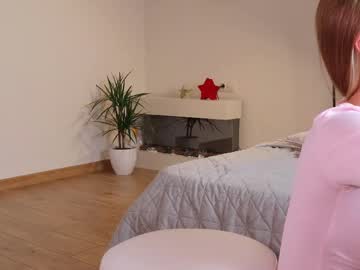 girl
        ella_twinkle cam image #6987036