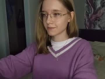 girl
        lowress cam image #6354864