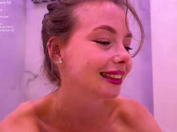 girl
        elli_harmon cam image #6649332
