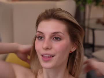 girl
        refined_style cam image #5936196