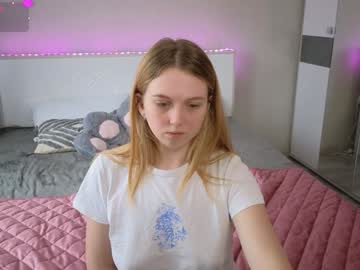 girl
        small_blondee cam image #5984594