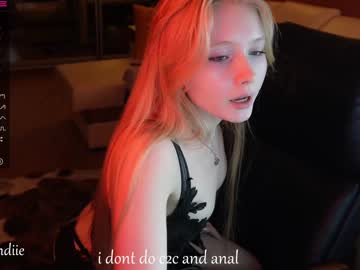 girl
        bestblondiiecb cam image #1130533