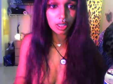 girl
        mon3ytr33 cam image #5589270