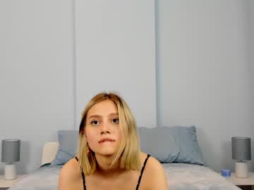 girl
        carolinadiary cam image #1311517