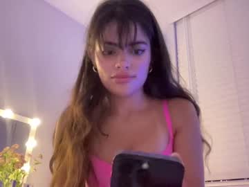 girl
        poutyselenaa cam image #3955378