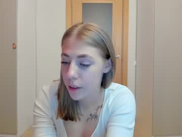 girl
        _strawbeerry_ cam image #1469742