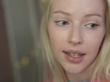 girl
        my_stella cam image #6735436