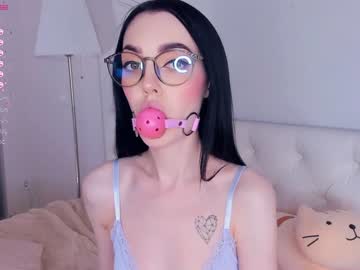 girl
        ilaveins cam image #309610