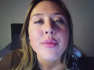 girl
        lunaaluvv cam image #6221094