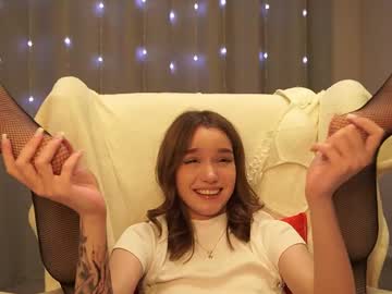 girl
        harrieteasley cam image #5870018