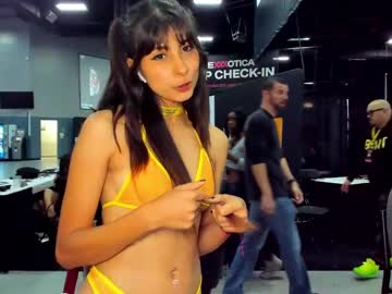 girl
        violetttflowers cam image #5343324