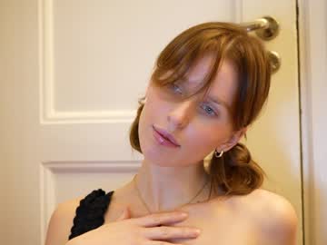 girl
        ellaa91 cam image #260222