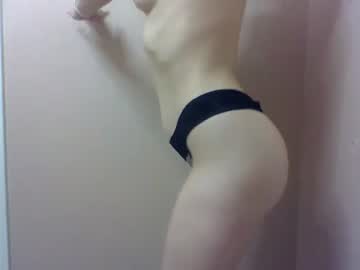 girl
        dreamlilys cam image #4129554