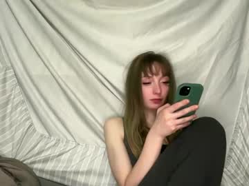 girl
        sarahwatsonn cam image #6387140
