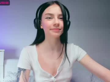 girl
        gabbi_i cam image #1353275