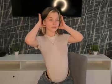 girl
        lynnatlee cam image #3873381