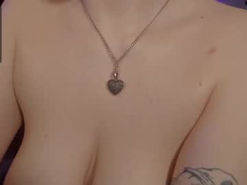 couple
        emmy_m00n cam image #5411280