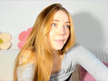 girl
        thisisamelia cam image #4075543