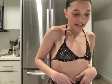 girl
        ittybity115598 cam image #775857