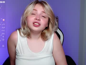 girl
        shy_blondiee cam image #1003928