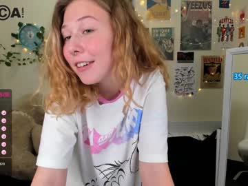 girl
        lottie_shine cam image #313760