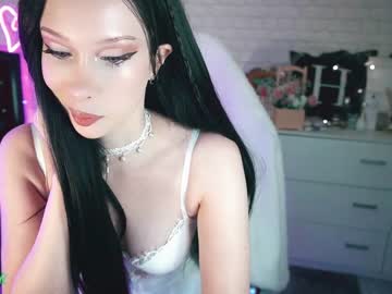 girl
        uindi cam image #3378755