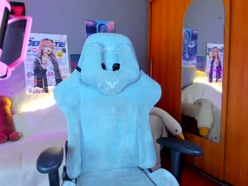 girl
        lindi_meow cam image #5920239