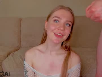 girl
        yourlovelyjul cam image #990317