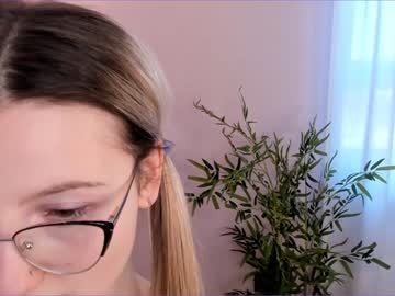 girl
        katiehastey cam image #3391825