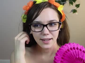 girl
        teresabriggs cam image #2565507