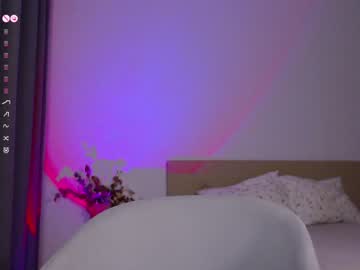 girl
        lumoore cam image #5670429