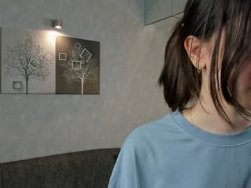 girl
        jolly_bell cam image #4312300