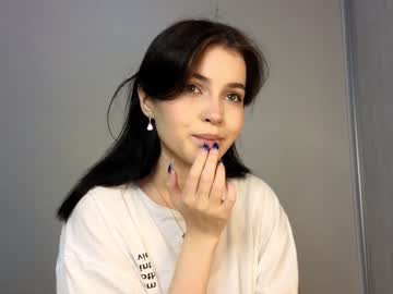 girl
        kr1stinarrow cam image #1950680