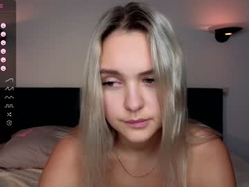 girl
        beverly_hillls cam image #3996012