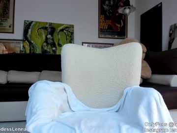 girl
        lenna_godess cam image #2521122