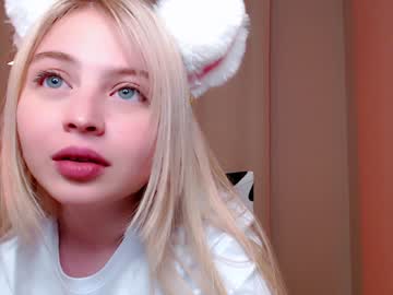 girl
        shy_blondiee cam image #839053