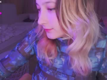 girl
        aveksmr cam image #158128