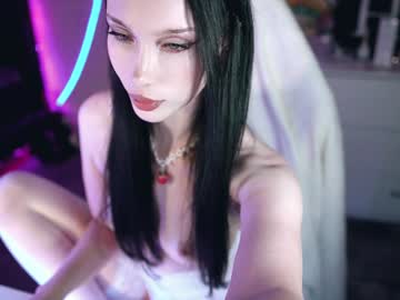 girl
        uindi cam image #5204764