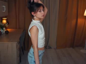 girl
        dieraalkins cam image #4904871