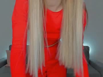 girl
        holly____ cam image #634626