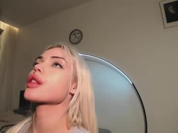 girl
        kaya_davis cam image #7009542