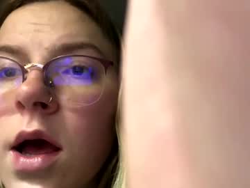 girl
        reyesmad000 cam image #6394735