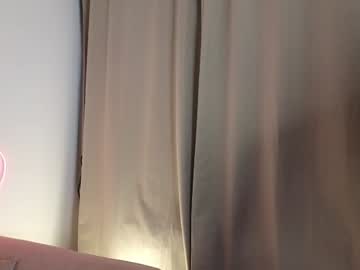 girl
        dolly_kitt cam image #5212355